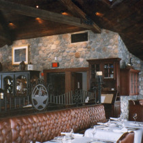 LA FORGE Restaurant Mont-Tremblant 1998 - Production, installation and painting of false stones and false wood beam in plaster