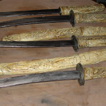 Ring of Deceit, Série TV 2009 - Sculpture, moulage et production de sabres Katana pour FX